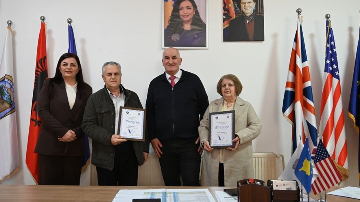 Mirënjohje për kontributin - Kryetari Haliti nderon mësimdhënësit e pensionuar