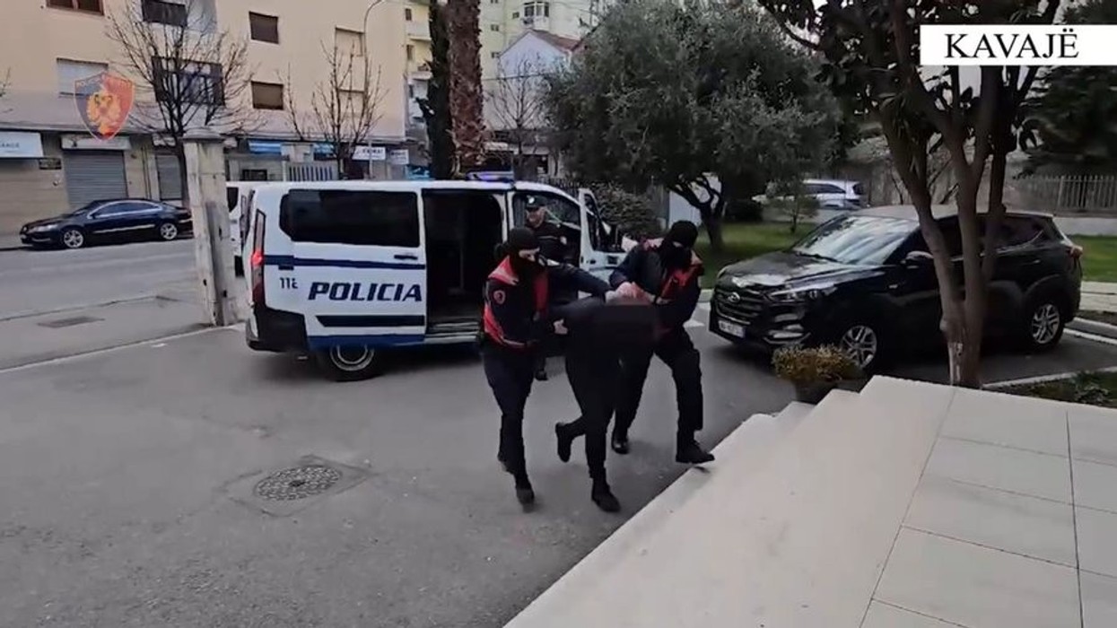 Shisnin kokainë pranë shkollave, 13 të arrestuar në Kavajë