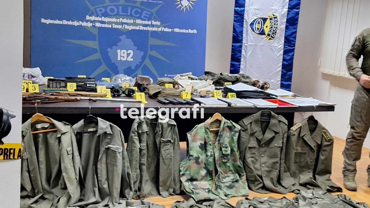 Armët dhe uniformat e konfiskuara në veri, Sveçla: Strukturat paralele ende funksionale në Kosovë