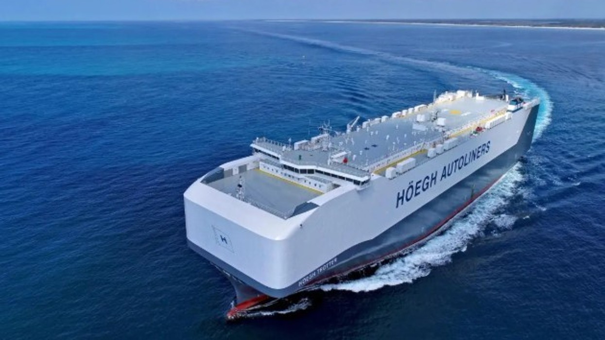 Përbindëshi i deteve - ky është transportuesi më i madh në botë i automjeteve