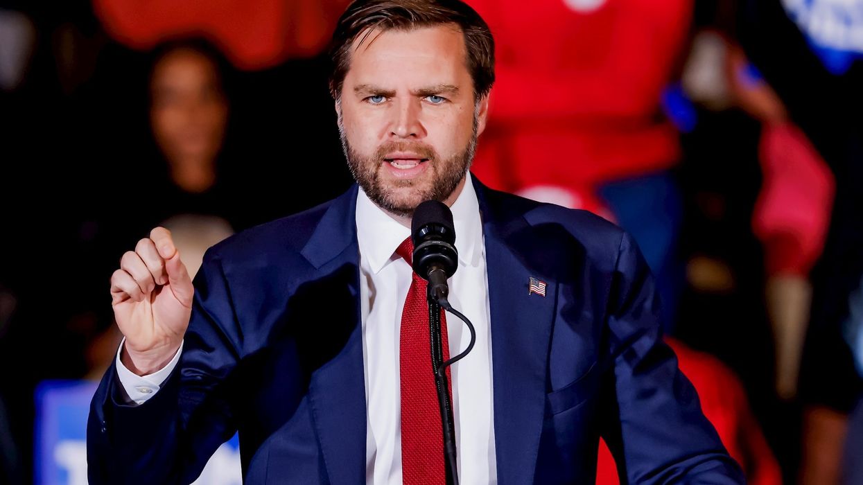 Protestuesit pro-ukrainas kundërshtojnë rrëfimin e JD Vance për konfrontimin që ai pretendon se e la vajzën e tij, 3-vjeçare 'të shqetësuar dhe të frikësuar'