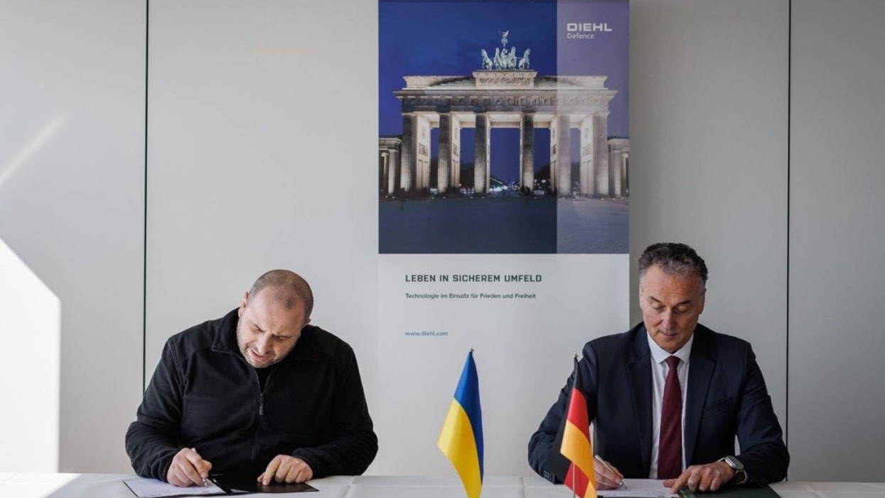 Ukraina nënshkruan marrëveshje me prodhuesin e IRIS-T për të trefishuar sistemin e mbrojtjes ajrore dhe furnizimet me raketa