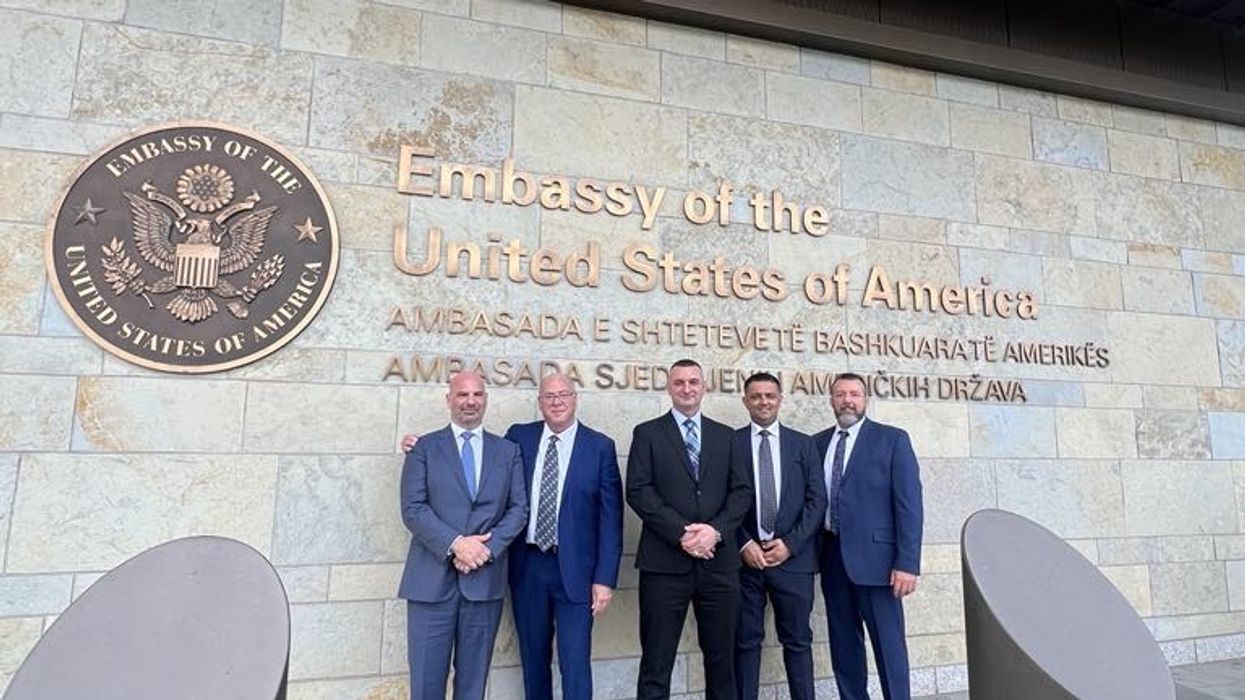 Në Pejë do të ndërtohet fabrika e parë për prodhimin e municioneve, me mbështetje amerikane