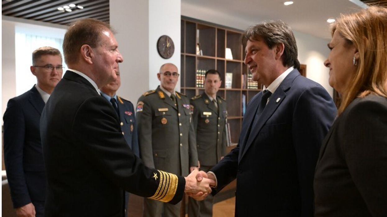 Serbia ankohet pse anëtarë të NATO-s po e armatosin Ushtrinë e Kosovës