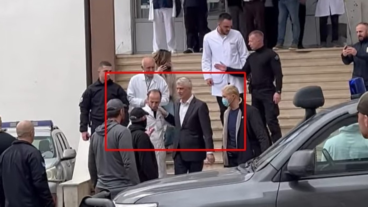 E përcolli deri tek shkallët, mjeku i QKUK-së plot emocion rrëfen takimin me Thaçin