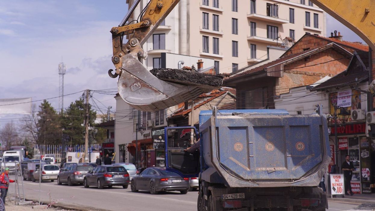 Komuna e Prizrenit aplikon kufizime në trafik për shkak të punimeve për ndërtimin e rreth rrotullimit të ri