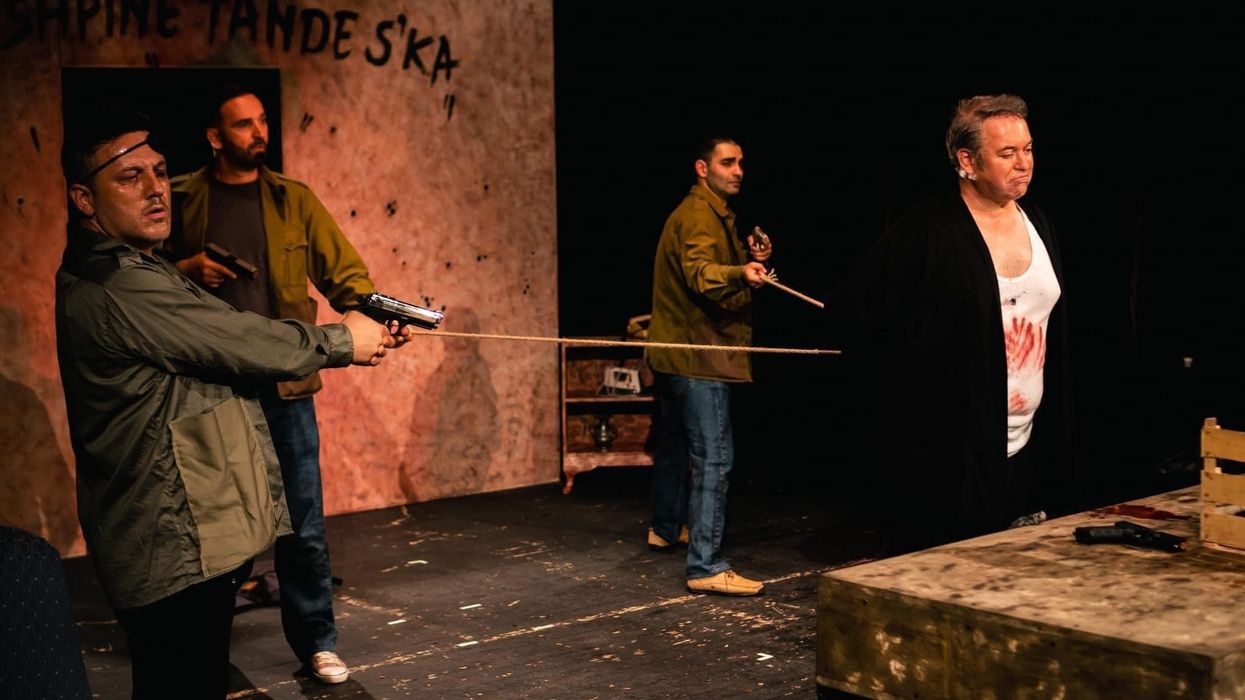 Teatri i Gjilanit sjell dramën "Togeri nga Inishmori" – një histori e fuqishme me humor të zi