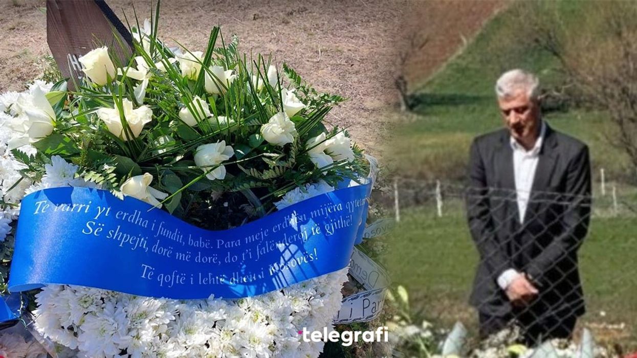 "Te varri yt erdha i fundit, babë", Mbishkrimi prekës në kurorën që vendosi Thaçi te varri i babait të tij