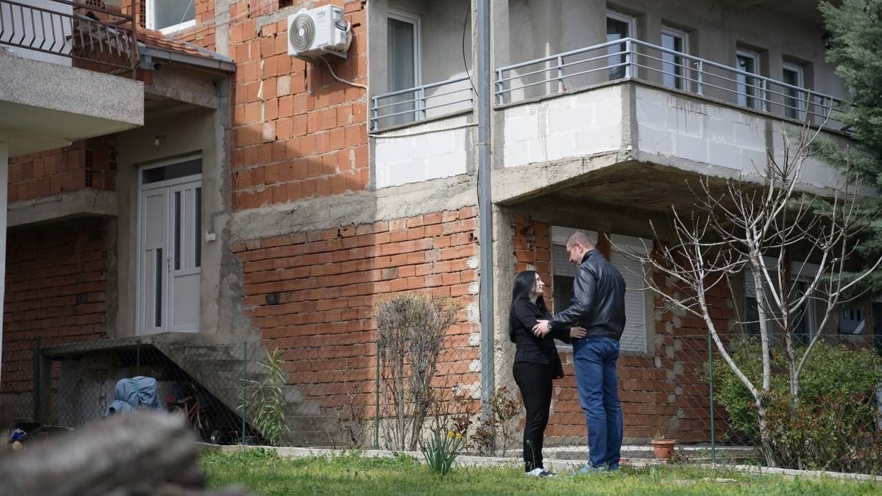 Mickoski vizitoi familjen e Ile Gocevskit, shoferit të ambulancës së vdiq pasi ndihmoi në natën fatale të tragjedisë me zjarrin