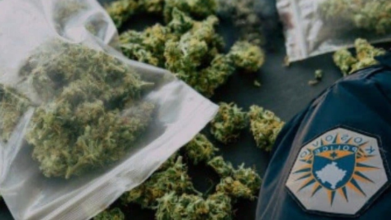 Arrestohet një 19 vjeçar në Kaçanik – policia i gjeti marihuanë në veturë