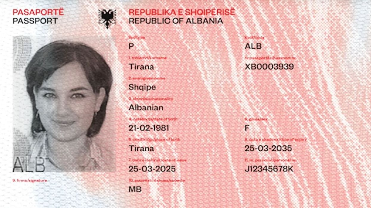 Rama presents the model of the Albanian European passport - Telegraph