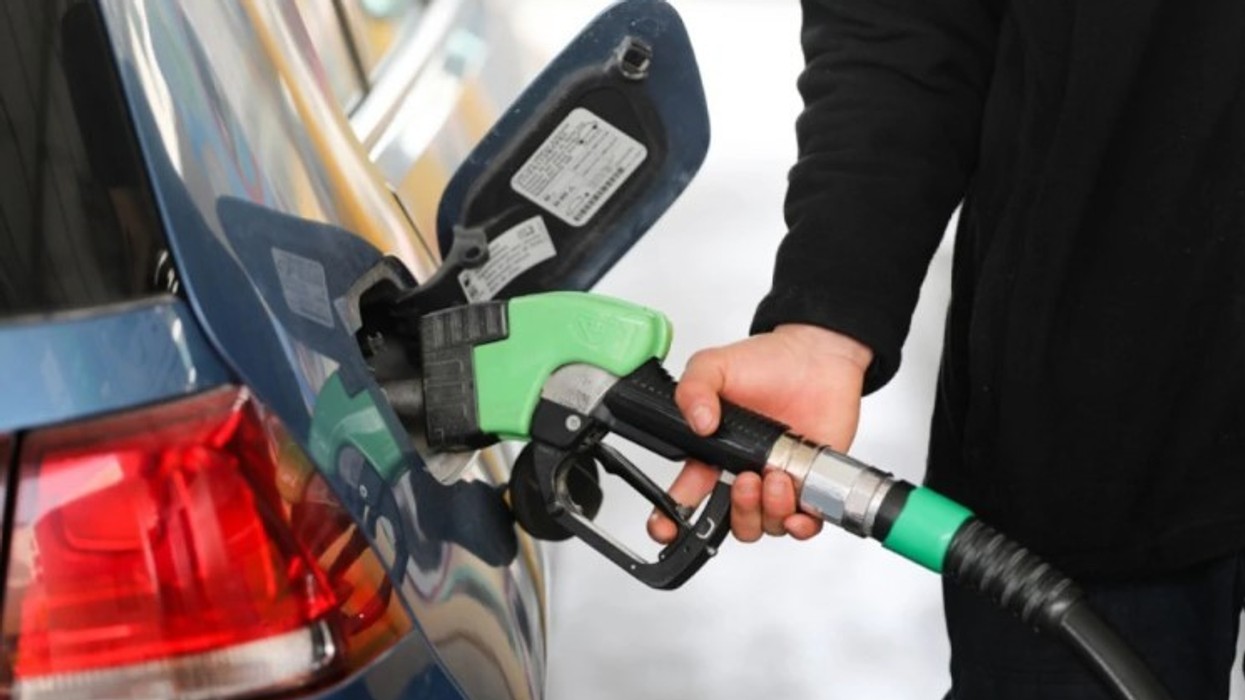 Shumë njerëz i bëjnë këto tre gabime, ato mund të jenë fatale - si ta mbushni veturën me karburant mbusheni me karburant?
