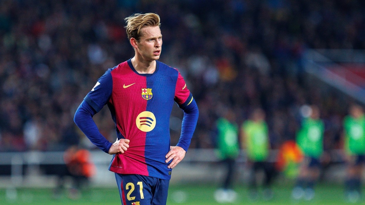 Barcelona synon transferimin e yllit të Milanit si zëvendësues të De Jong