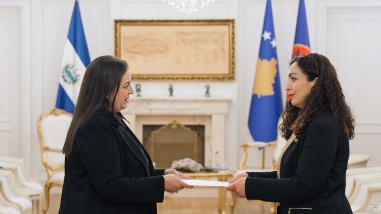 Osmani pranon letrat kredenciale nga ambasadorja e re e El Salvadorit