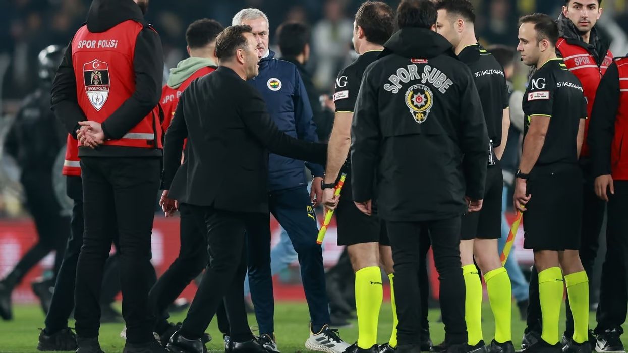 Zbulohet se çfarë tha trajneri i Galatasarayt që provokoi Mourinhon para incidentit të jashtëzakonshëm