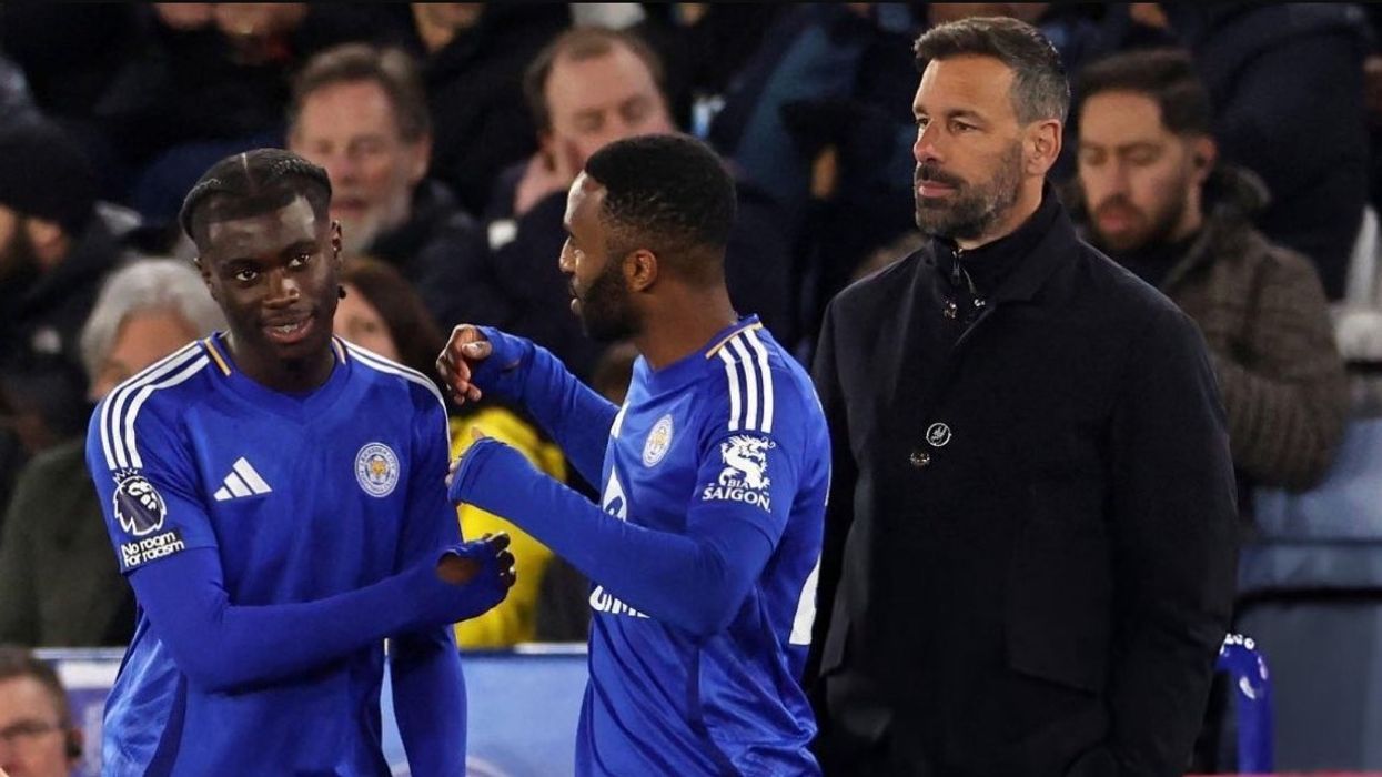 Jeremy Monga bëhet lojtari i dytë më i ri që luan në Ligën Premier, por debuton me një fanellë të veçantë