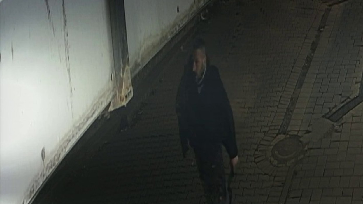 Policia kërkon ndihmë për identifikimin e personit të dyshuar