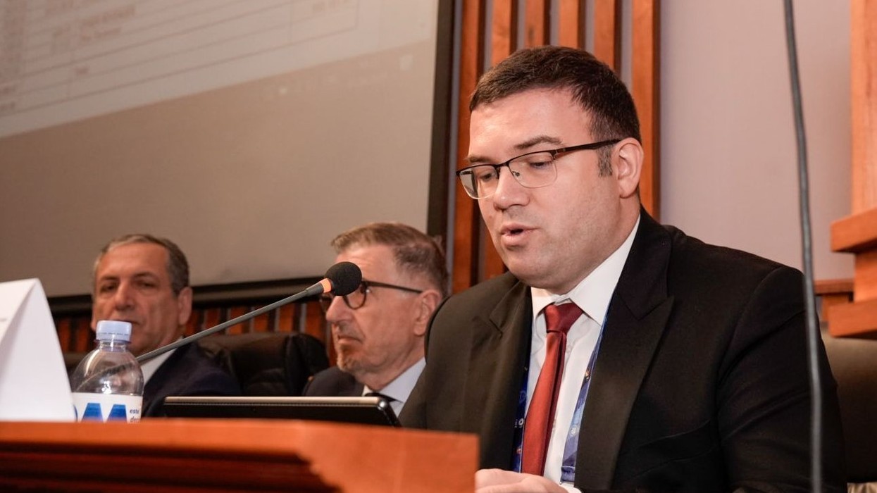 Arritje historike: Astrit Hasani zgjidhet president i Federatës Evropiane të Peshëngritjes