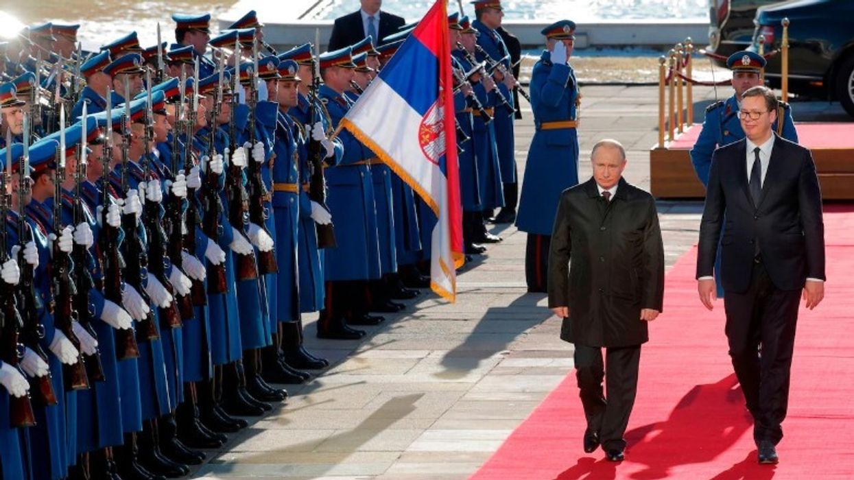 Serbisë do t'i bllokohet procesi anëtarësimit në BE nëse Vuçiq merr pjesë në paradën e organizuar nga Putini