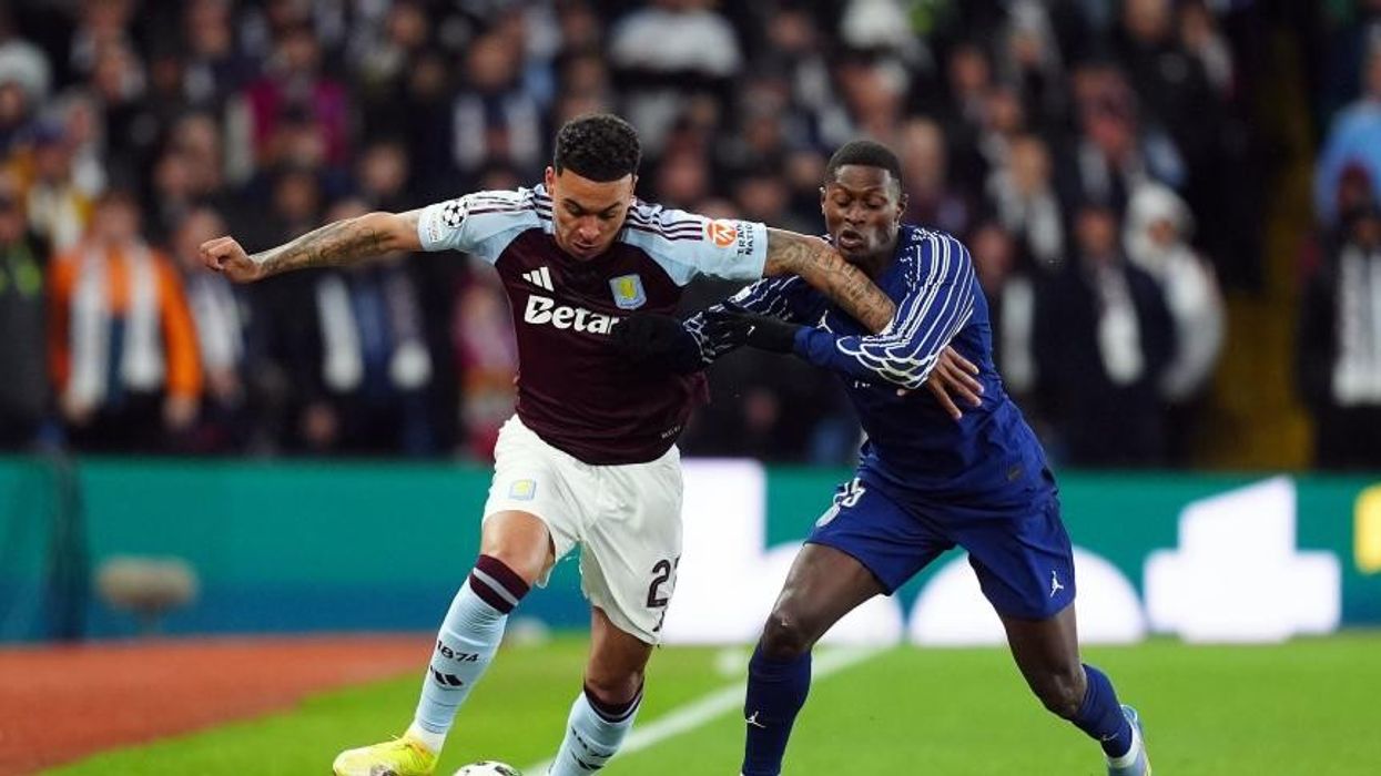 Spektakël në pjesën e parë mes Aston Villlas dhe PSG-së