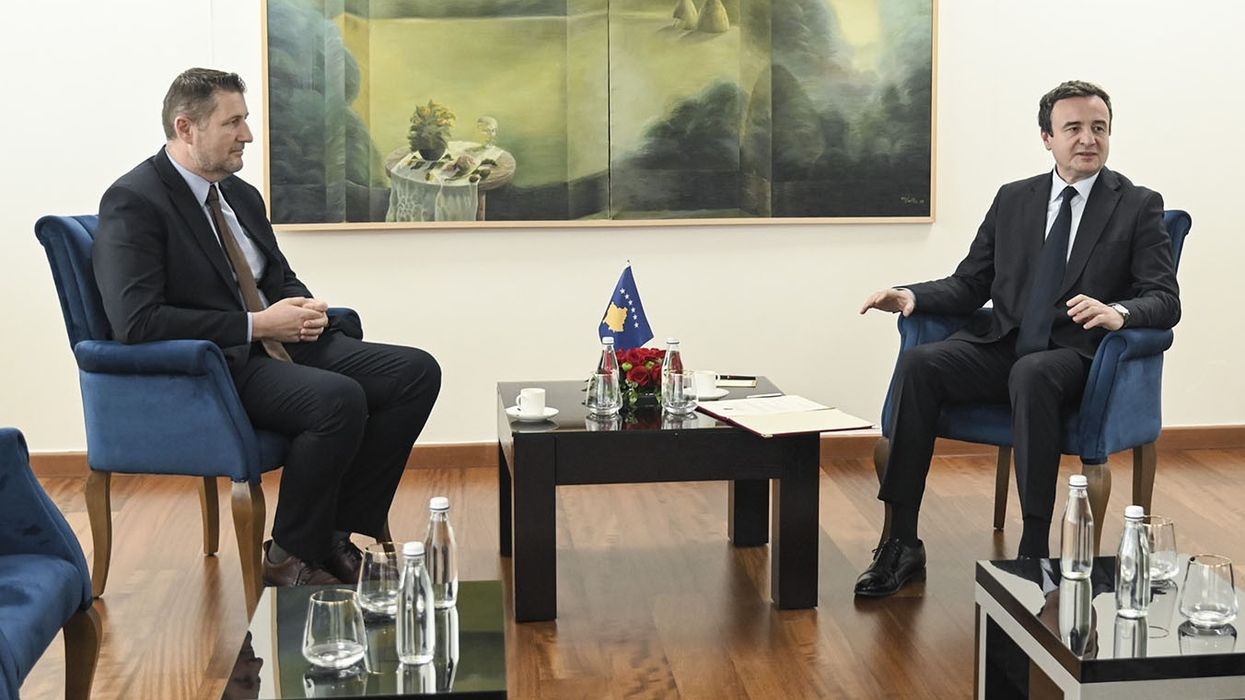 A është duke vepruar jashtëligjshëm Qeveria Kurti me vendimet e fundit?