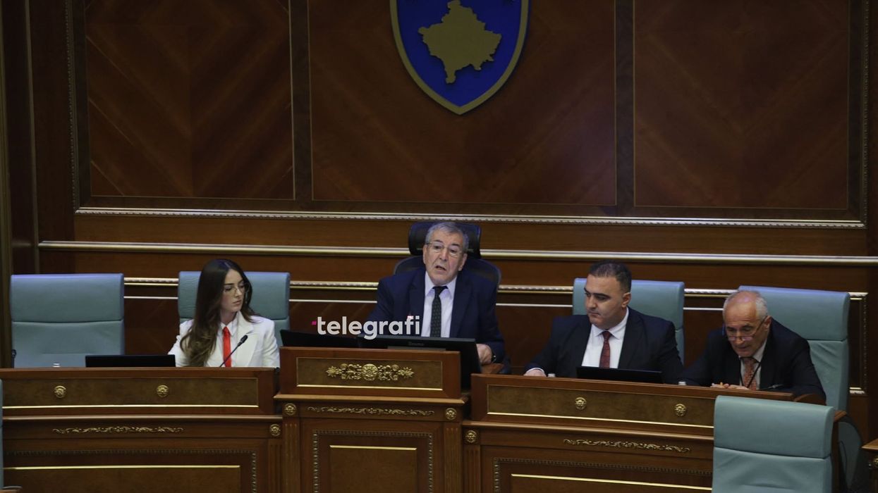 Kryesuesi Dehari para seancës i fton në konsultime përfaqësuesit e partive politike