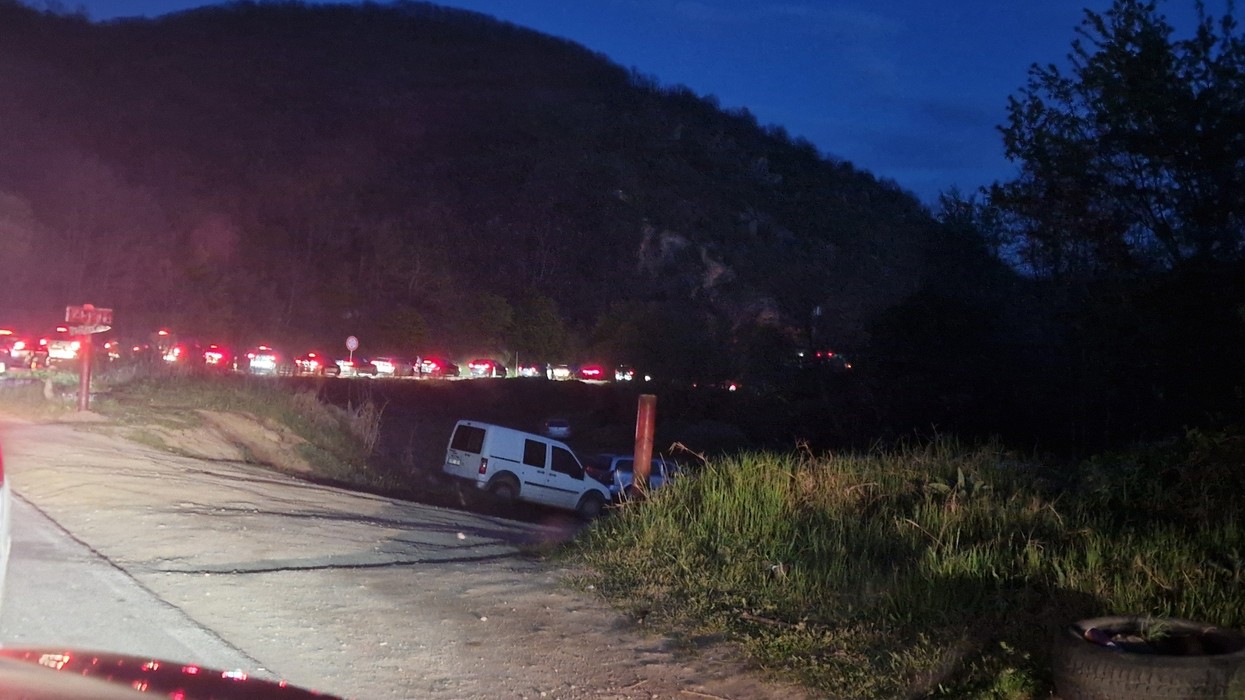 Pritje të gjata në kufi për të dalë nga Kosova