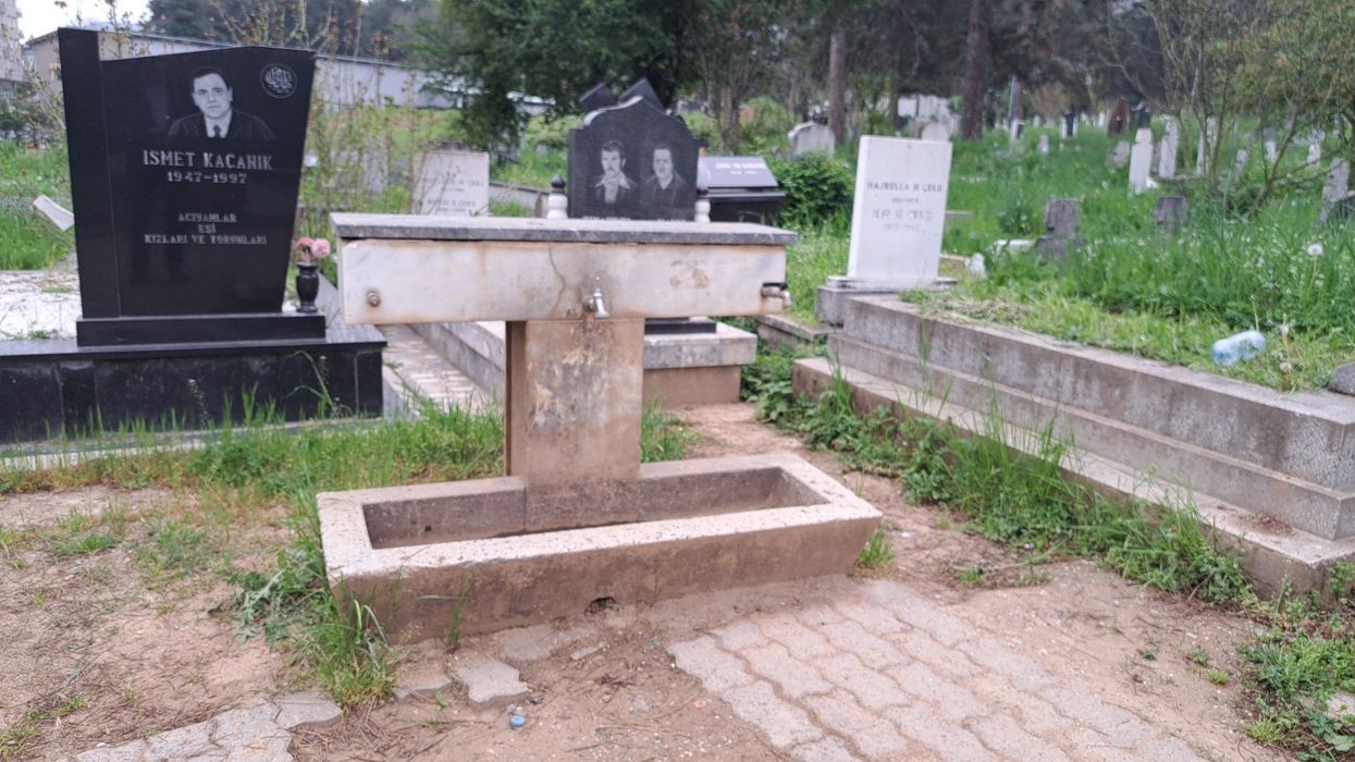 Kuvendari i Prizrenit reagon për mungesën e ujit në varreza, “Hidroregjioni Jugor” tregon vlerën e borxhit