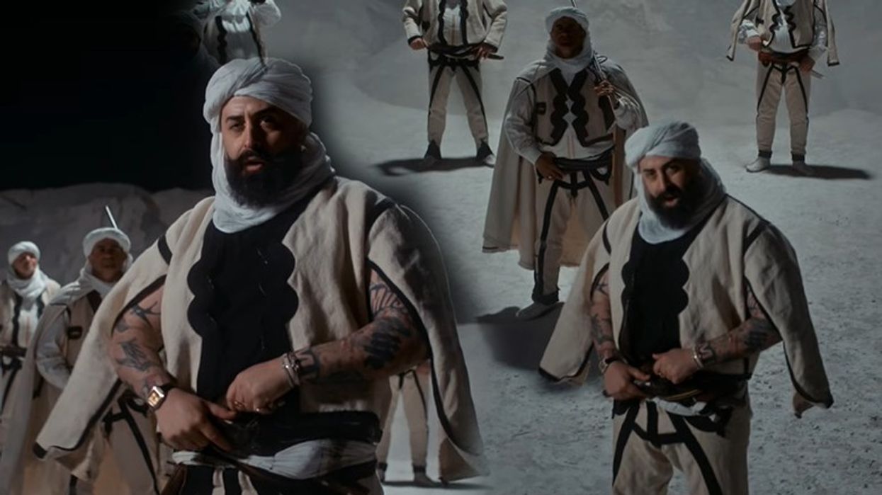 Getoar Selimi me veshje tradicionale në klipin e ri, shfaqet me tirqi e shall të bardhë në kokë