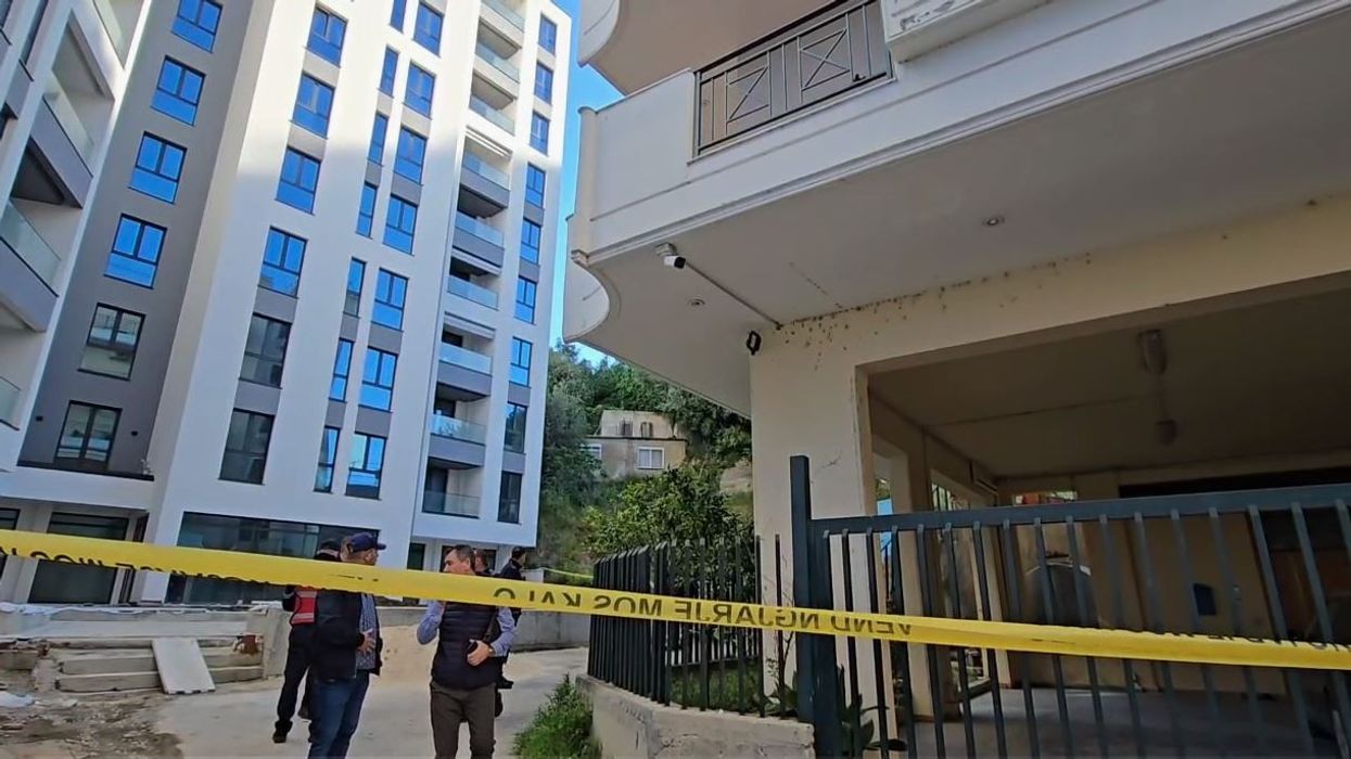 Gjendet i vrarë me armë zjarri roja i objektit në Vlorë