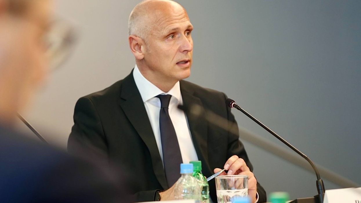 Dinjiteti në punë në epokën e ndryshimeve të mëdha