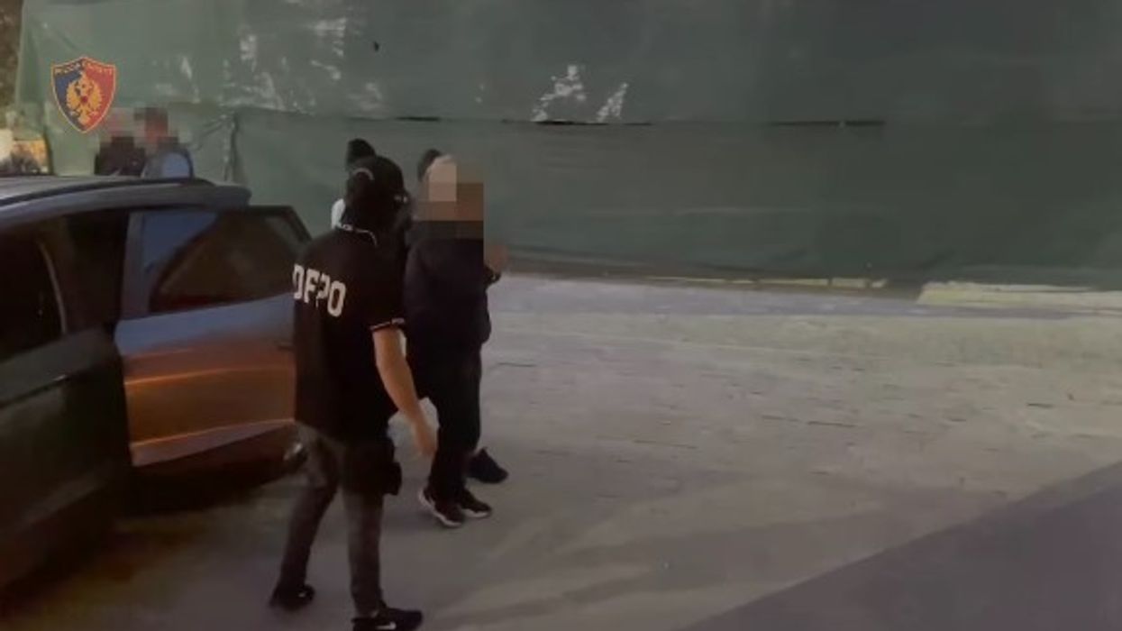 Arrestohet 47-vjeçarja në Elbasan, e dënuar me mbi 9 vjet burgim si pjesëtare e një organizate kriminale