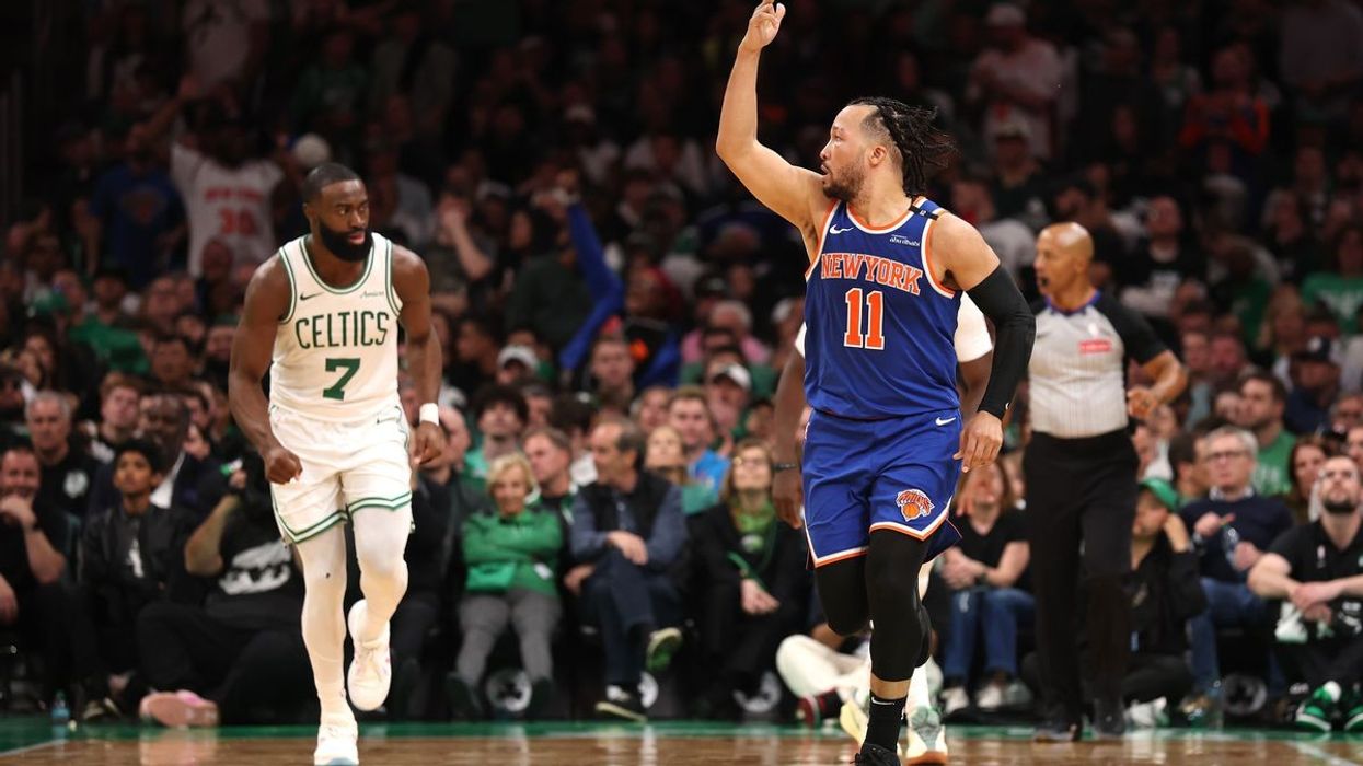 Knicks përmbysin Celtics në TD Garden dhe marrin epërsinë në serinë gjysmëfinale