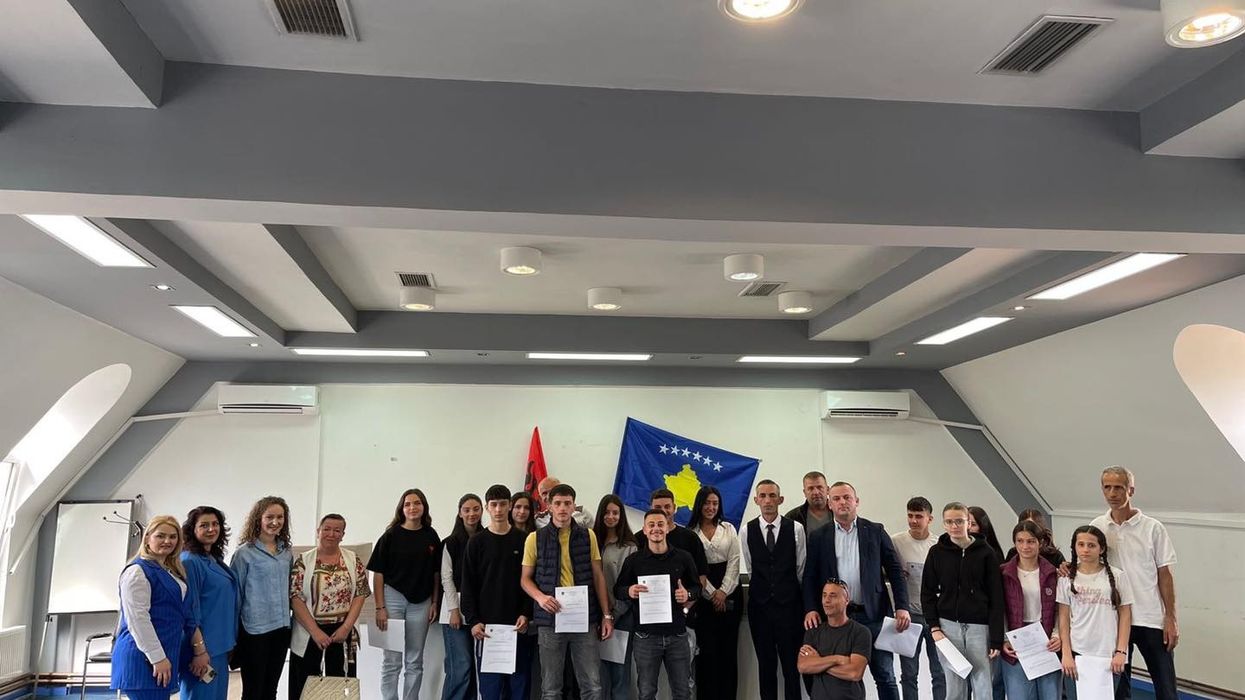 Komuna e Zveçanit ndan bursa për 16 nxënës të shkollës së mesme