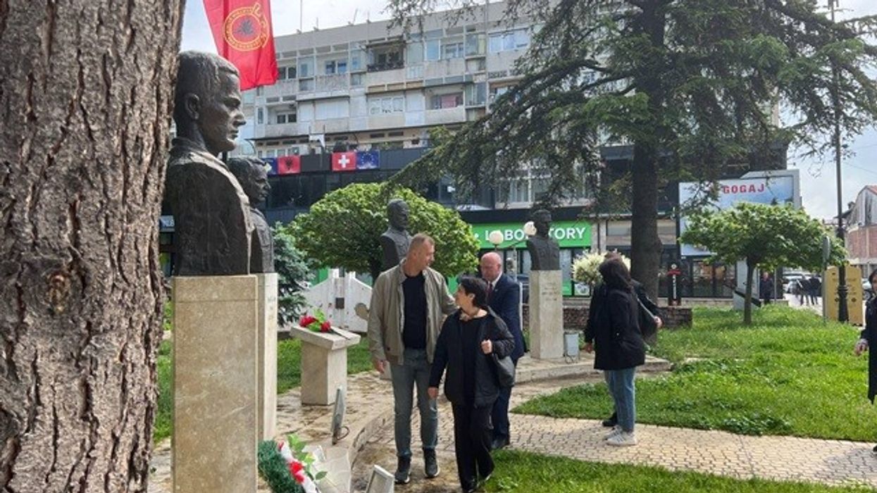 Peja dhe Gjakova nderuan Ahmet Gjikollin, në 26 vjetorin e rënies heroike