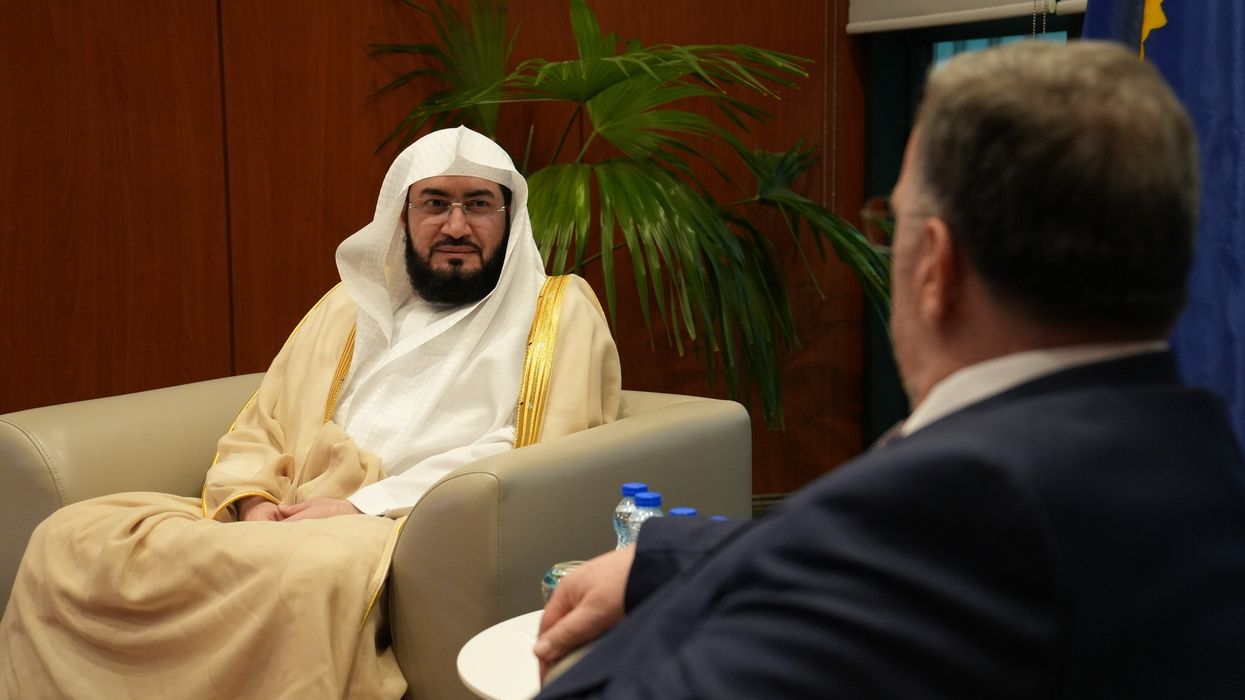 Imami i Qabesë, shejh Bandar Baleela, arrin për vizitë zyrtare në Kosovë