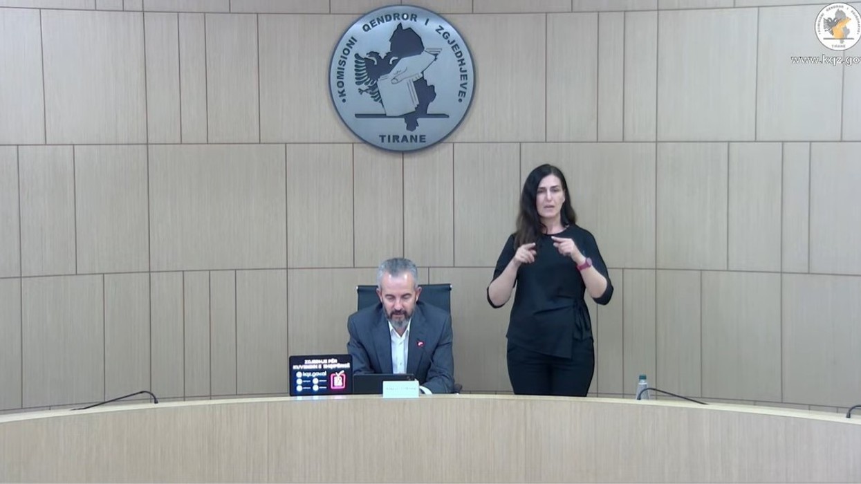 KQZ vlerëson procesin e votimit në Shqipëri: Partitë të krijojnë qetësi për numëruesit, vota është në kuti