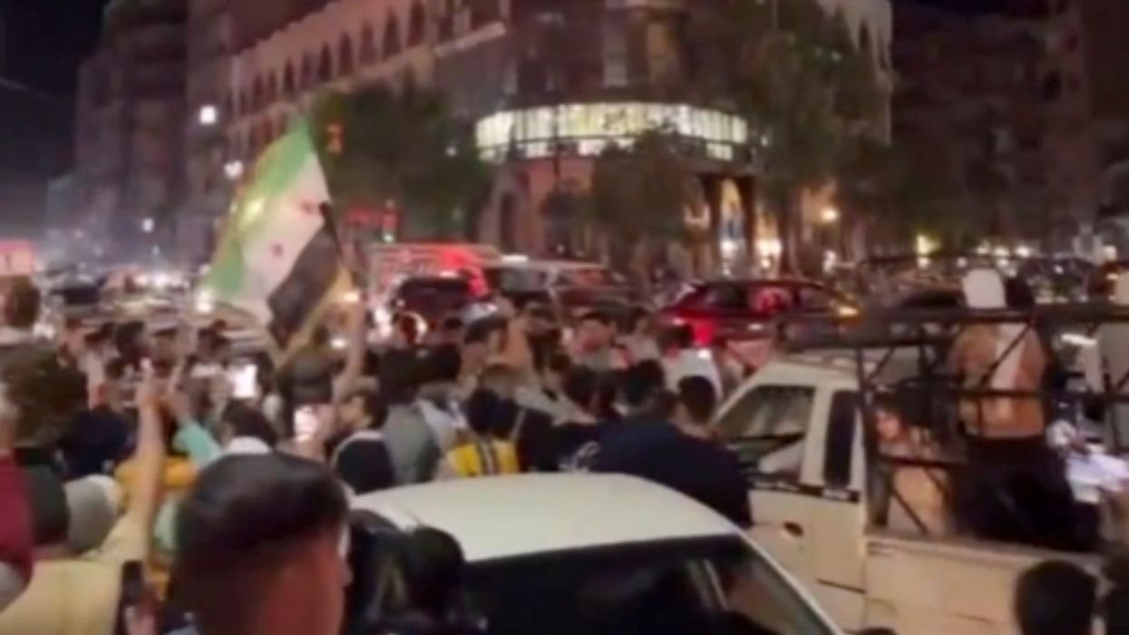 Sirianët në të gjithë vendin festojnë pasi Trump heq të gjitha sanksionet