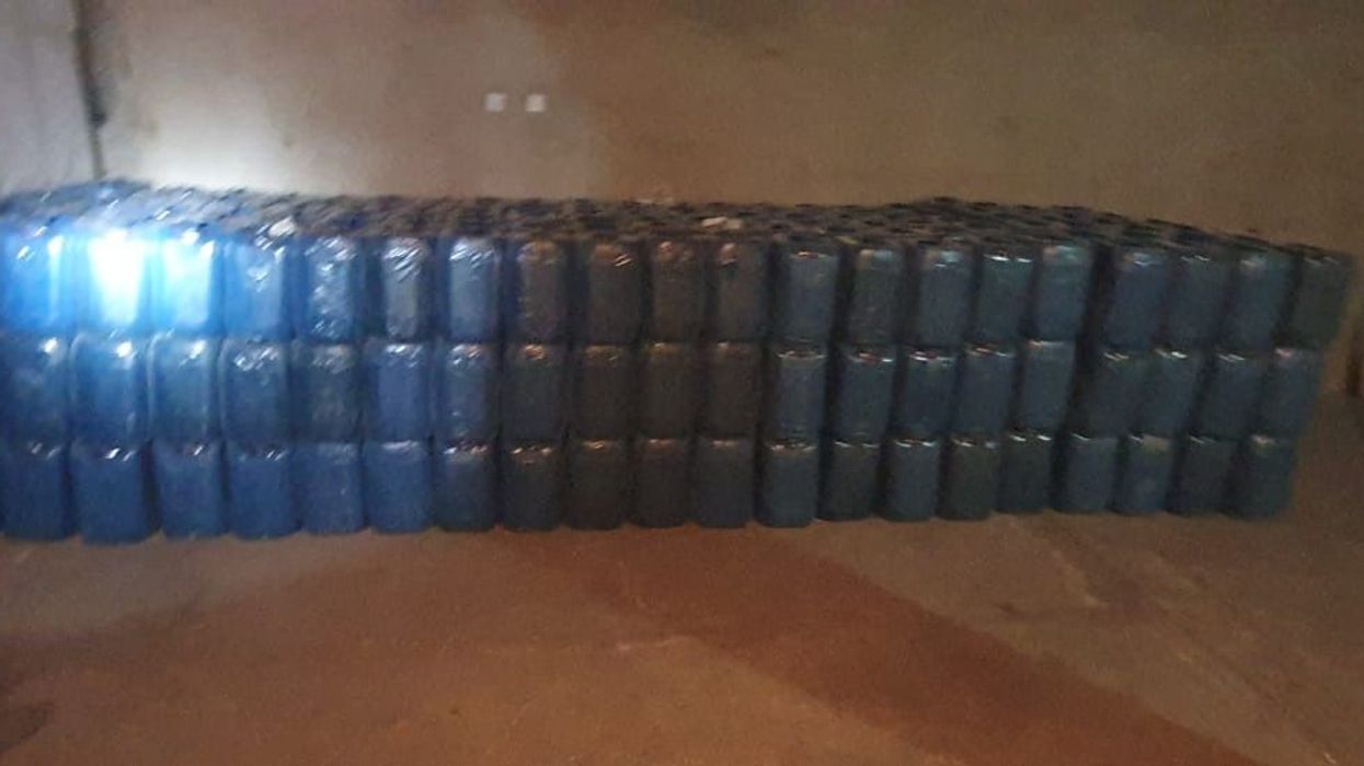 Goditet rrjeti i kontrabandës – sekuestrohen 7.65 tonë vajra motorike, dyshohet se janë me prejardhje nga Irani