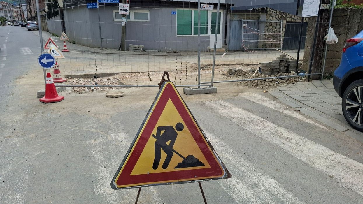 “Hidroregjioni Jugor” njofton për ndërprerjen e përkohshme të ujit në disa rrugë të Prizrenit për shkak të punimeve