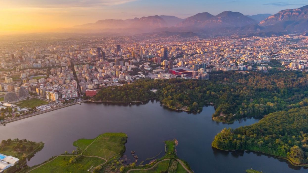 Të huajt kërkojnë pasuritë e krimit në Shqipëri