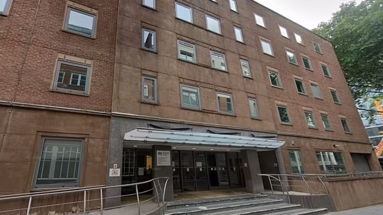 Shqiptari aplikon për azil në Britani si homoseksual, Gjykata e zbulon që është i martuar me grua