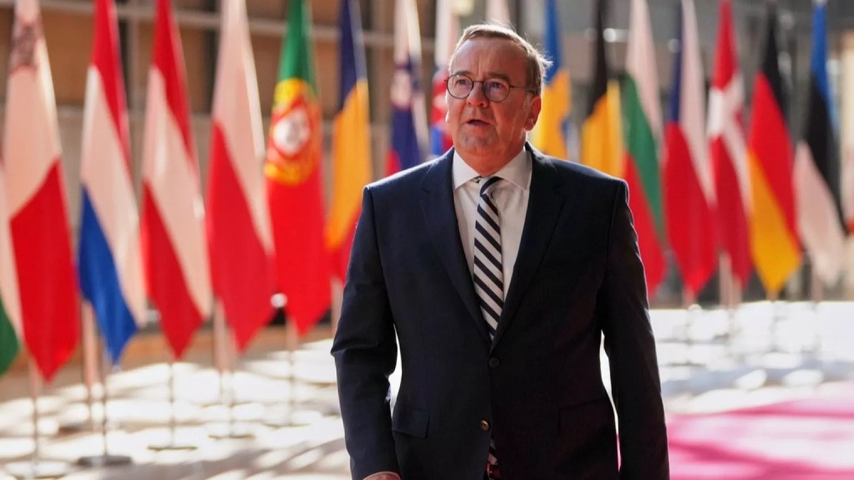 Rusia po luan për të fituar kohë në negociatat e paqes në Ukrainë, thotë ministri gjerman i Mbrojtjes