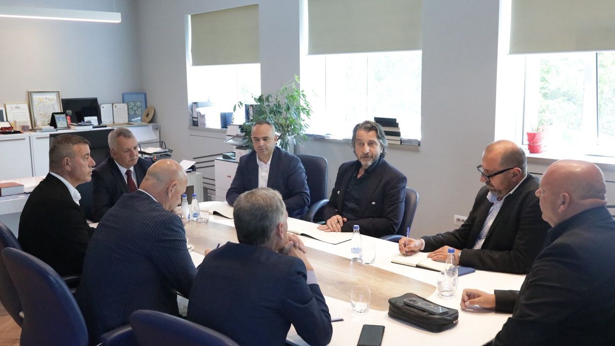 Rama takon kryetarët e komunave të rajonit të Prishtinës, thotë se do të angazohen operatorët privatë për mbledhjen e mbeturinave