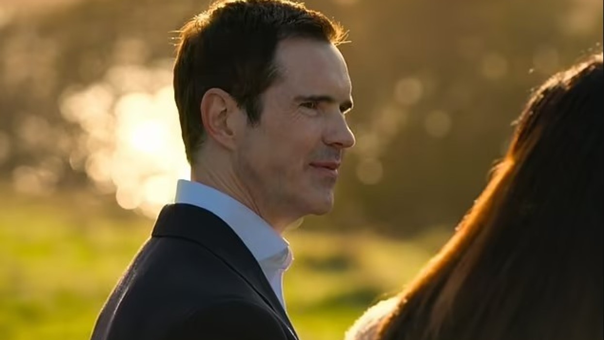 Jimmy Carr flet për shëndetin mendor, humbjen e nënës dhe mikut të ngushtë