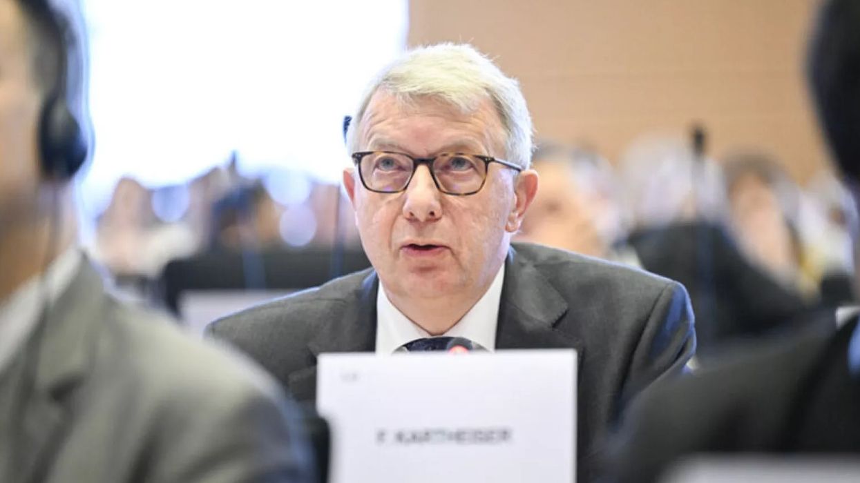 Konservatorët e Parlamentit Evropian përjashtojnë eurodeputetin luksemburgas për shkak të udhëtimit në Moskë