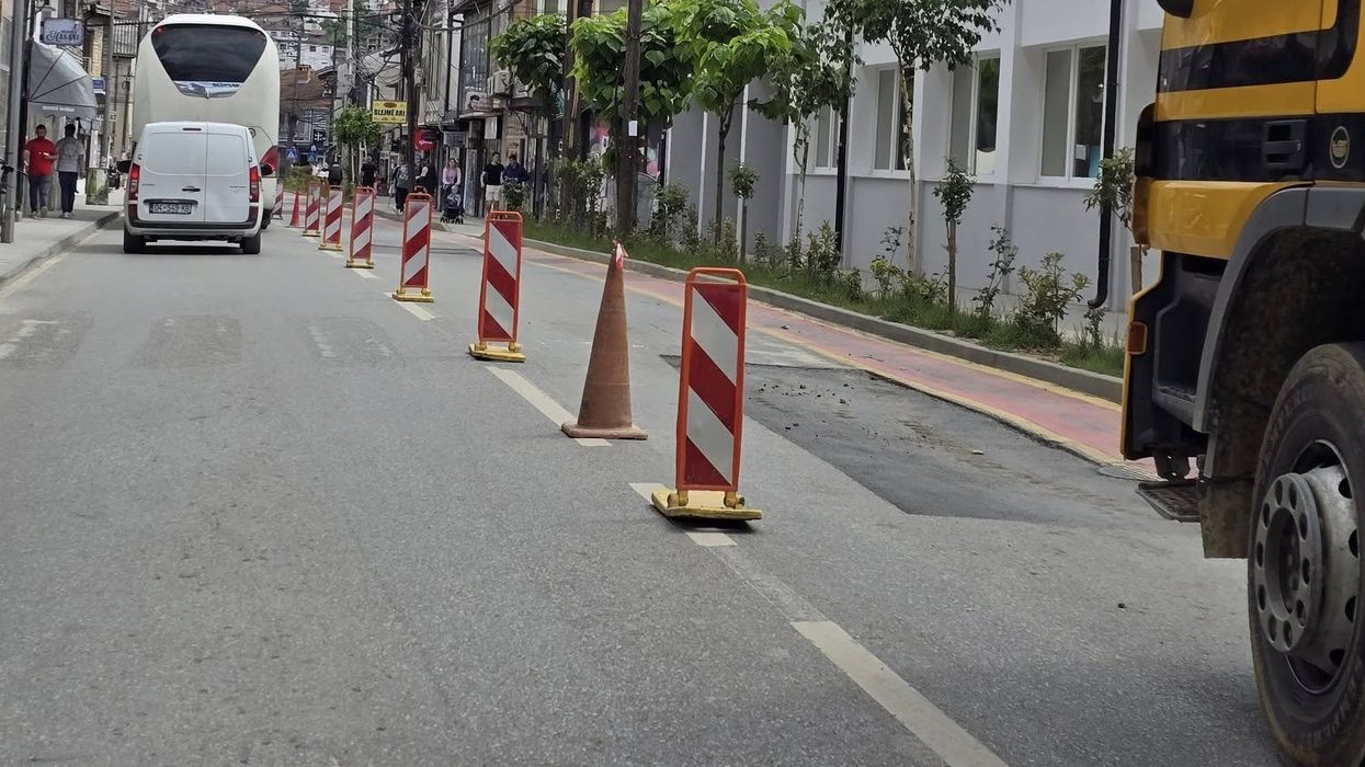 LDK-ja kritikon intervenimet e përsëritura në rrugën “Ibrahim Rugova”, Komuna thotë se është investim i jashtëm