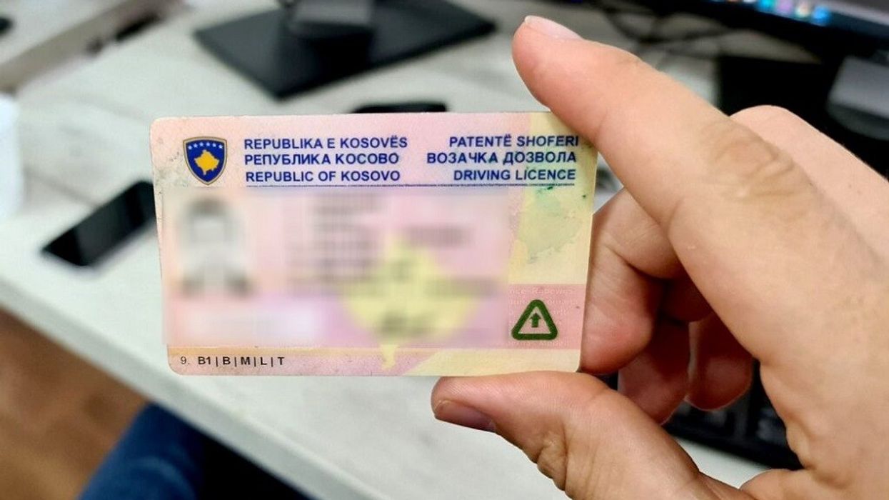 Arrest shtëpiak ndaj 10 të dyshuarve në rastin e dallavereve me patentë shoferë, refuzohet paraburgimi