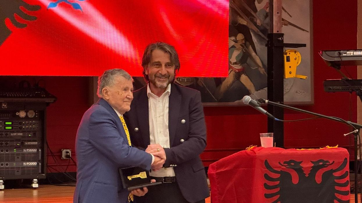 Përparim Rama i dorëzon “Çelësin e Prishtinës” Ekrem Bardhës: Nderim për një jetë në shërbim të çështjes kombëtare