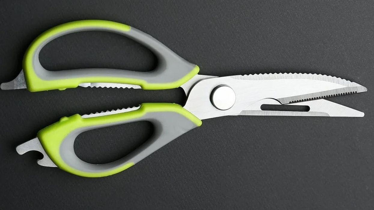 Njerëzit sapo kanë filluar ta kuptojnë se për çfarë shërben pjesa metalike në dorezat e gërshërëve